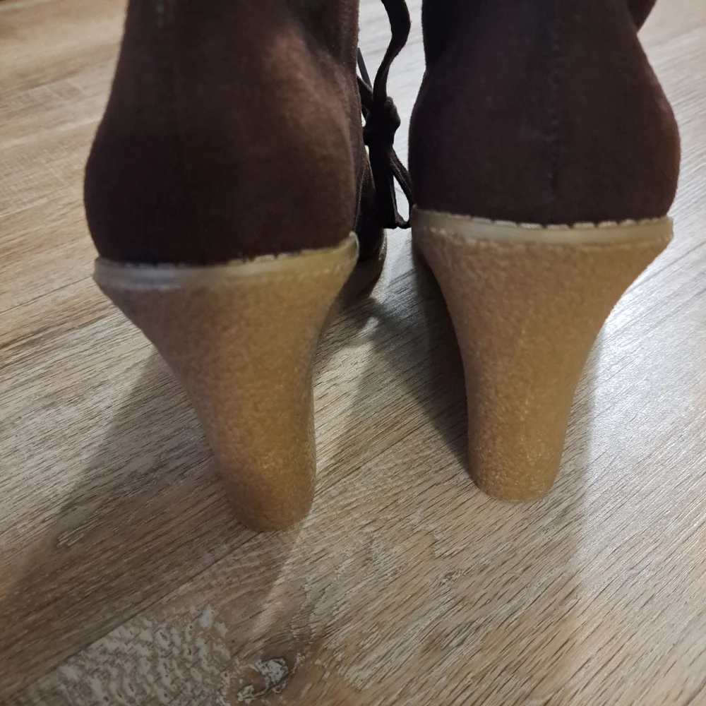 Qupid Brown Faux Suede Lace-up Wedge Ankle Booties Women's Size 10